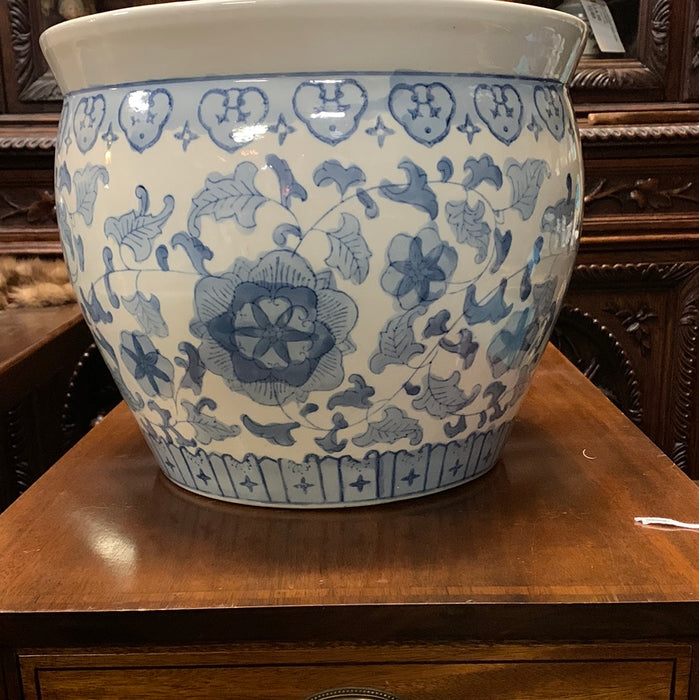 BLUE AND WHITE ASIAN PLANTER
