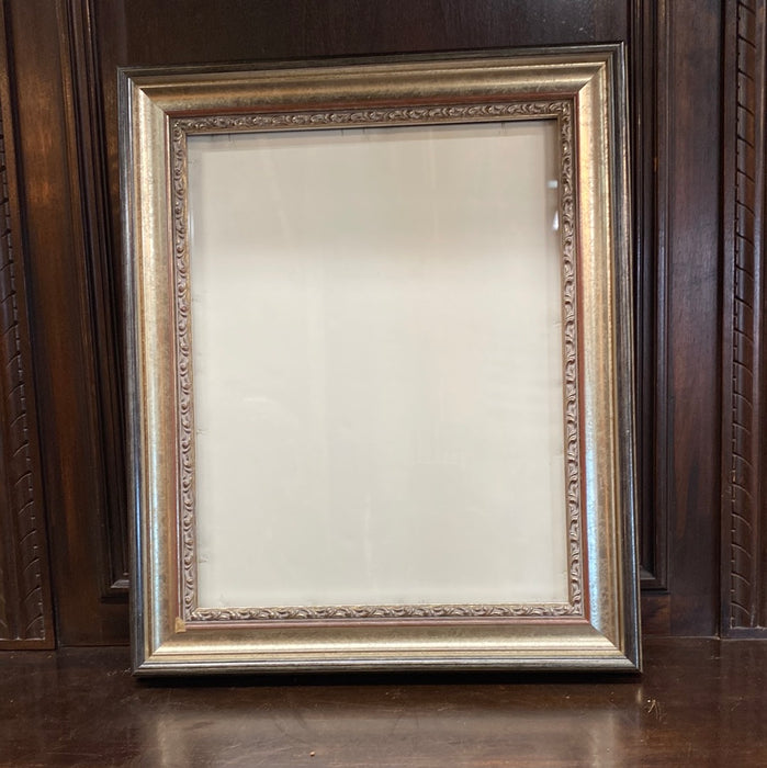 SMALL SILVER FRAME