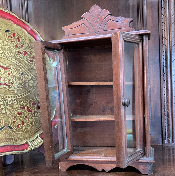 AMERICAN VICTORIA TOY CURIO