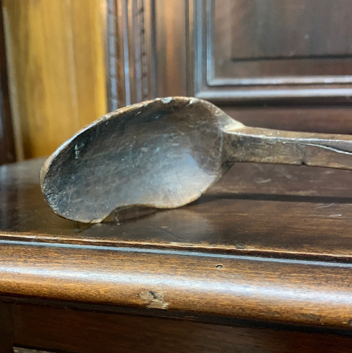 PRIMITIVE WOODEN LADDEL