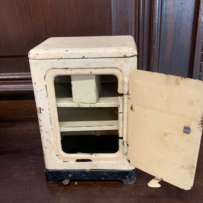 METAL TOY REFRIGERATOR