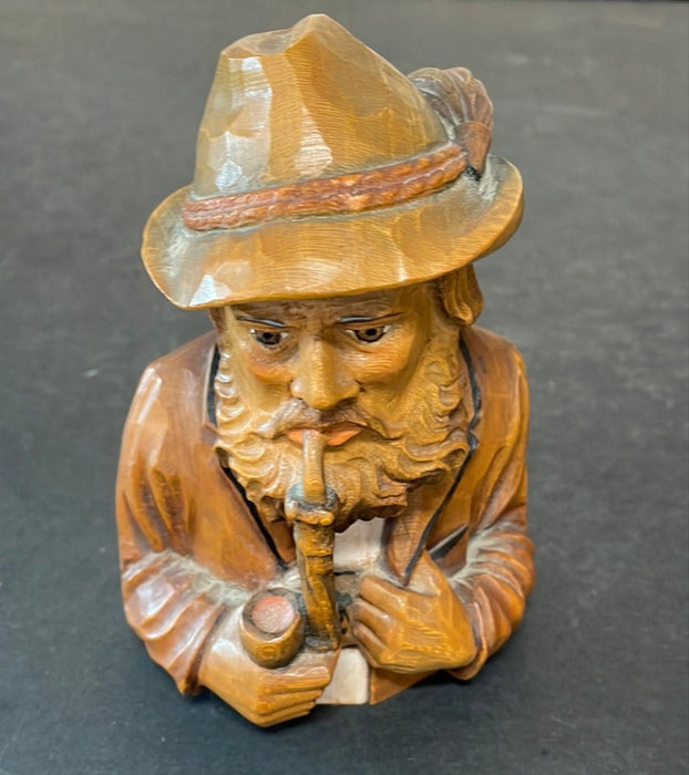 BARVARIAN CARVED BUST OF MAN IN HAT WITH PIPE