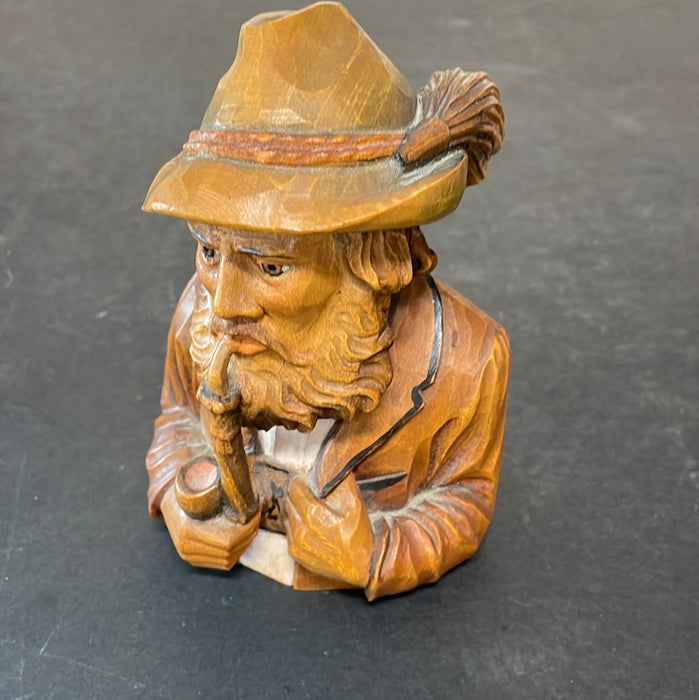 BARVARIAN CARVED BUST OF MAN IN HAT WITH PIPE