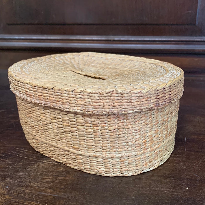 WOVEN OVAL BASKET WITH LID