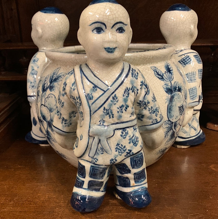 BLUE AND WHITE CHINESE VASE WITH 3 BOYS