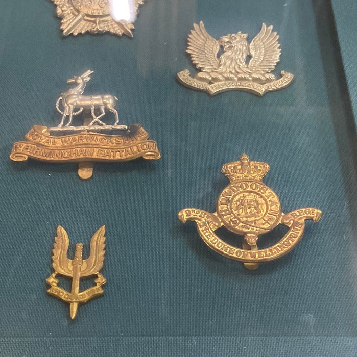 SHADOW BOX BRITISH MILTIARY EPAULETTES