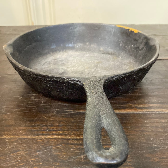 SMALL IRON SKILLET