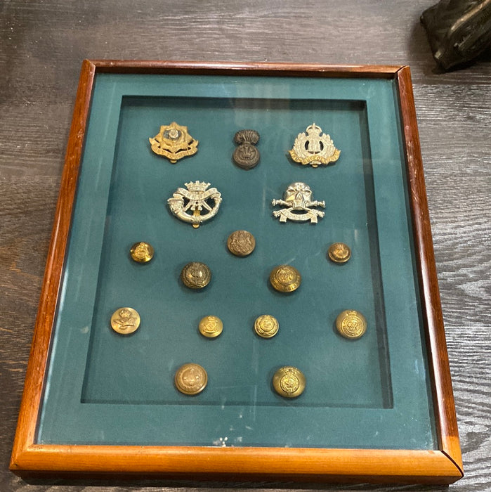 SHADOW BOX BRITISH MILTIARY EPAULETTES