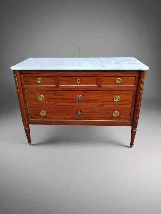 LOUIS XVI WHITE MARBLE TOP 3 DRAWER MAHOGANY CHEST WITH ORMOLU TRIMMED FLUTED COLUMNS