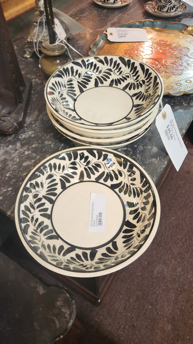 SET OF 5 BLACK AND WHITE BOWLS