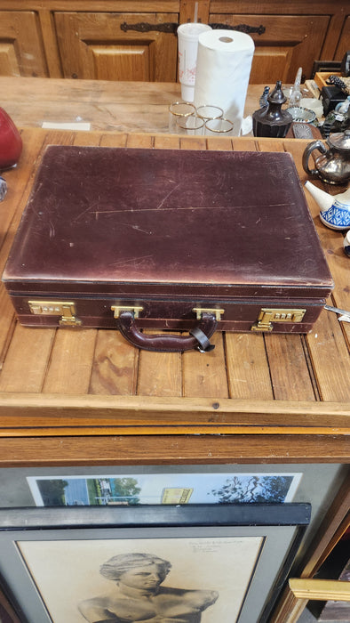 LEATHER BRIEFCASE