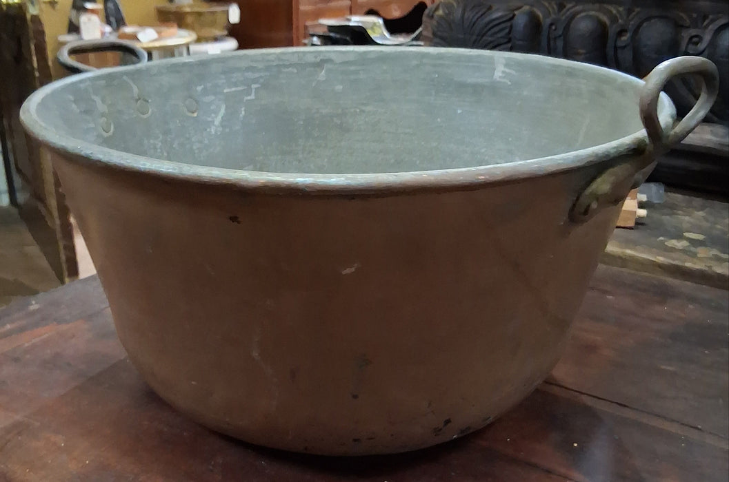LARGE COPPER POT