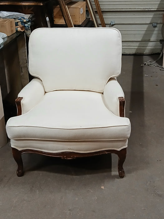 PAIR OF WHITE LOUIS XV BERGERE CHAIRS