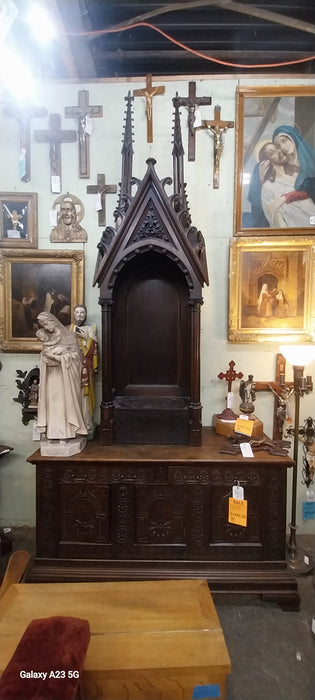 CARVED 19TH CENTURY GOTHIC OAK NICHE