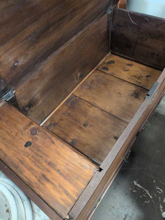 WALNUT EASTERN PENNSYLVANIA CHIPPEN DALE BLANKET CHEST CIRCA 1770'S