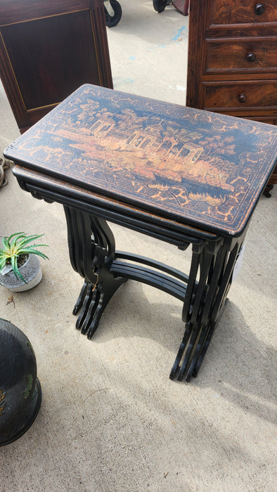 SET OF 4 JAPANOISERIE LAQUER AND GILY NESTING TABLES