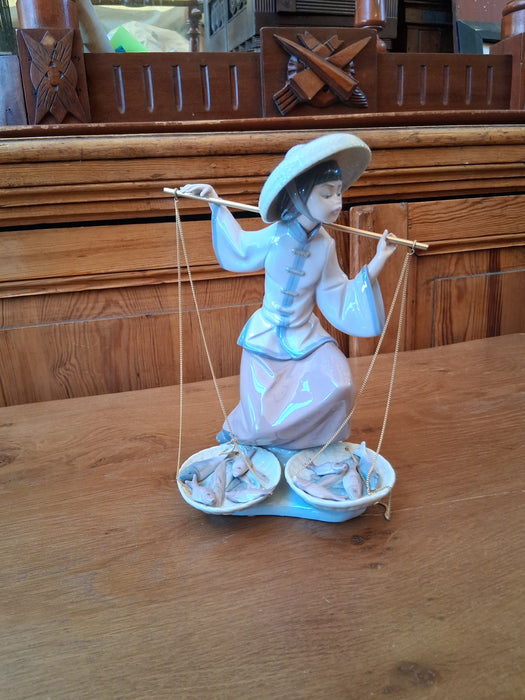 LLADRO "FISH A PLENTY" FIGURE