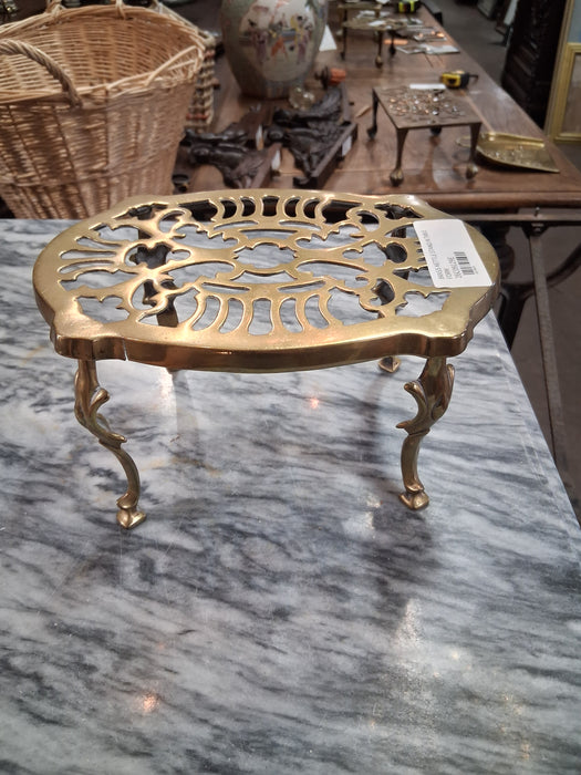 BRASS KETTLE STAND IN TABLE FORM