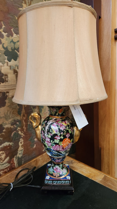 COLORFUL ASIAN PORCELAIN LAMP