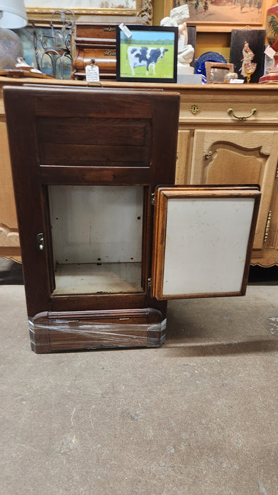 SMALL OAK AMERICAN ICE BOX
