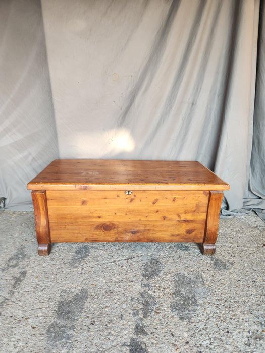 CEDAR BLANKET CHEST