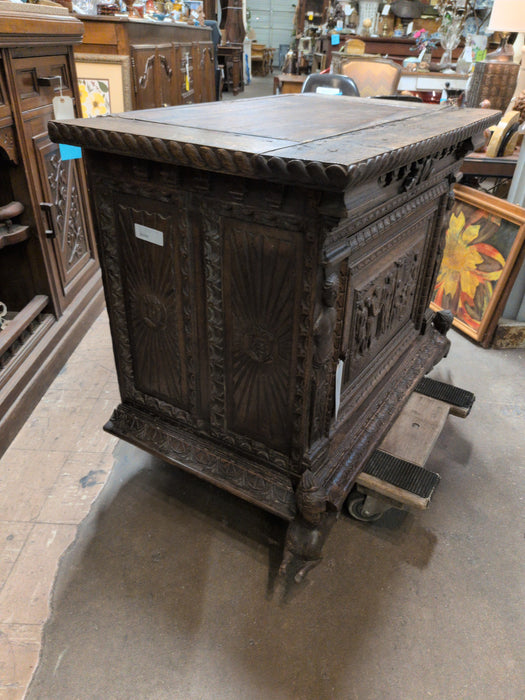 FRENCH RENAISSANCE CARVED 1 DOOR  LOWCHEST