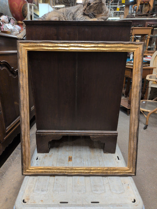 THIN GOLD FRAME WITH GLASS