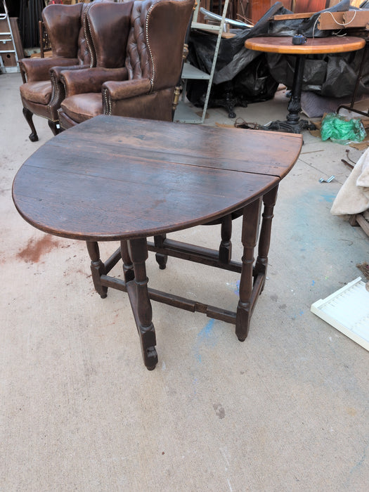 EARLY DARK OAK SMALL DROP LEAF TABLE