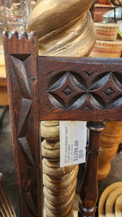 SPINDLE BACK VANITY CHAIR