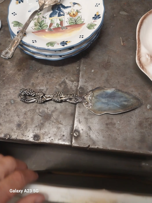 SILVER PLATE  PIE SERVER