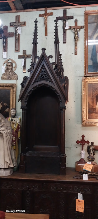 CARVED 19TH CENTURY GOTHIC OAK NICHE