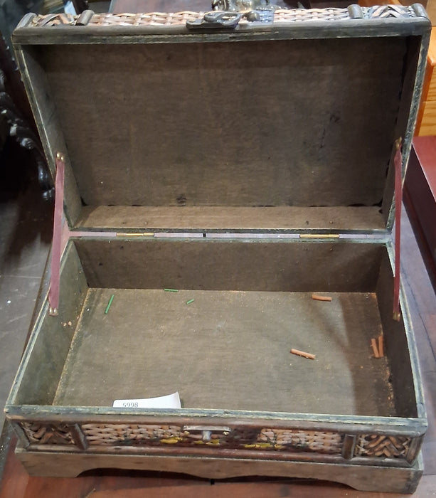 CANE COVERED WOOD BOX WITH PALM TREE