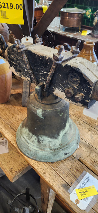 OLD BELL-NO CLAPPER