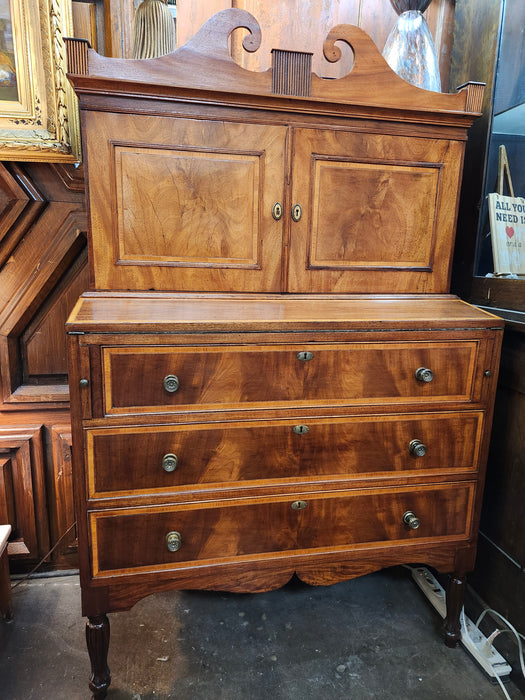 EARLY 1800S FEDERAL STYLE SECRETARY ON CHEST