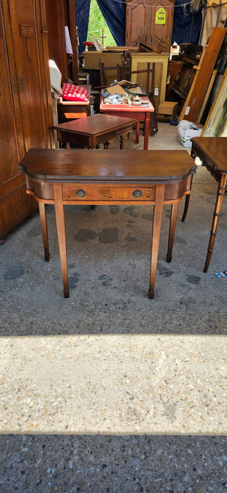 DEMILUNE FLIPTOP MAHOGANY FEDERAL STYLEGAME TABLE