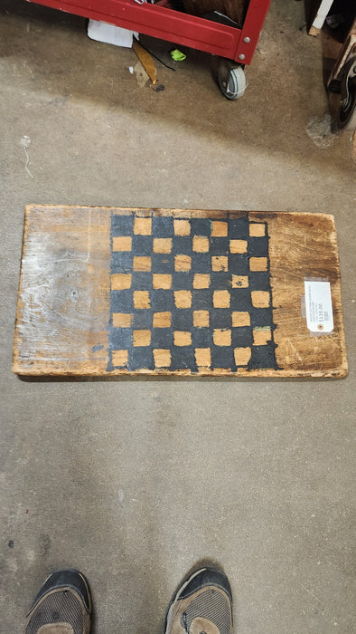 RUSTIC CUTTING BOARD WITH CHECKER BOARD