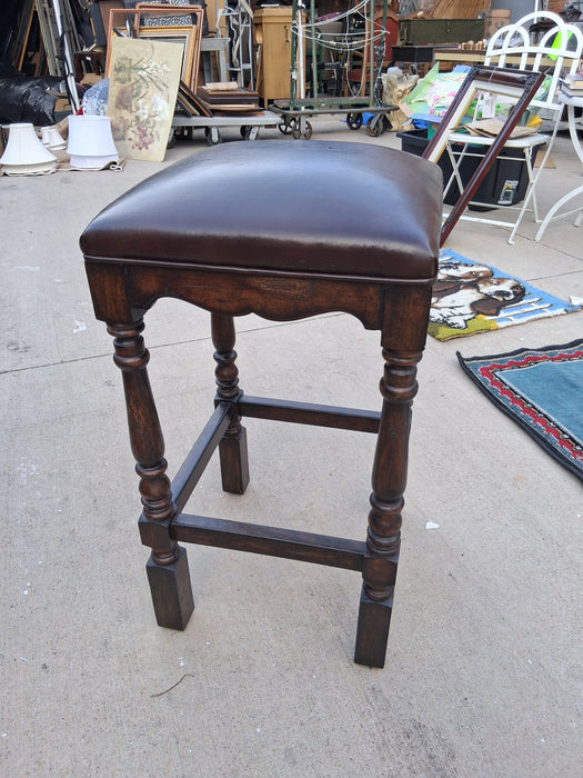 NICELY TURNED DARK WOOD STOOL