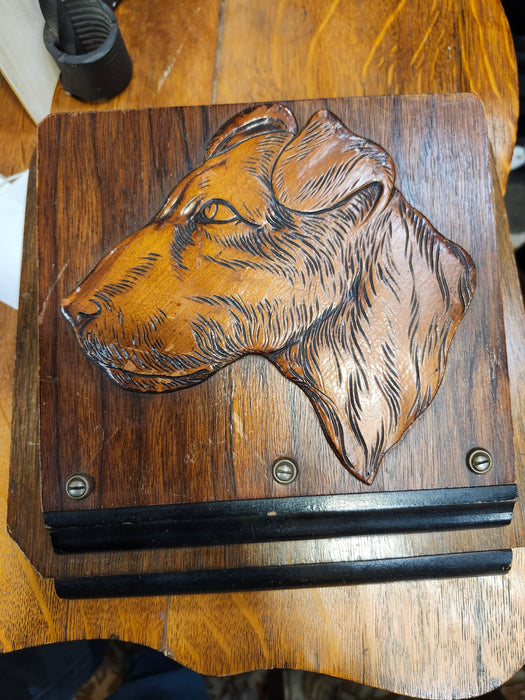 WALL LETTER HOLDER WITH DOG