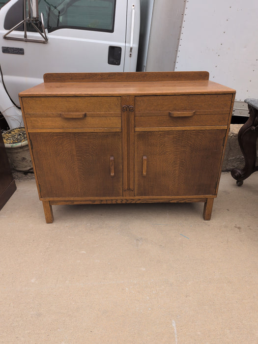SMALL LIGHT ENGLISH OAK 2 DOOR SERVER