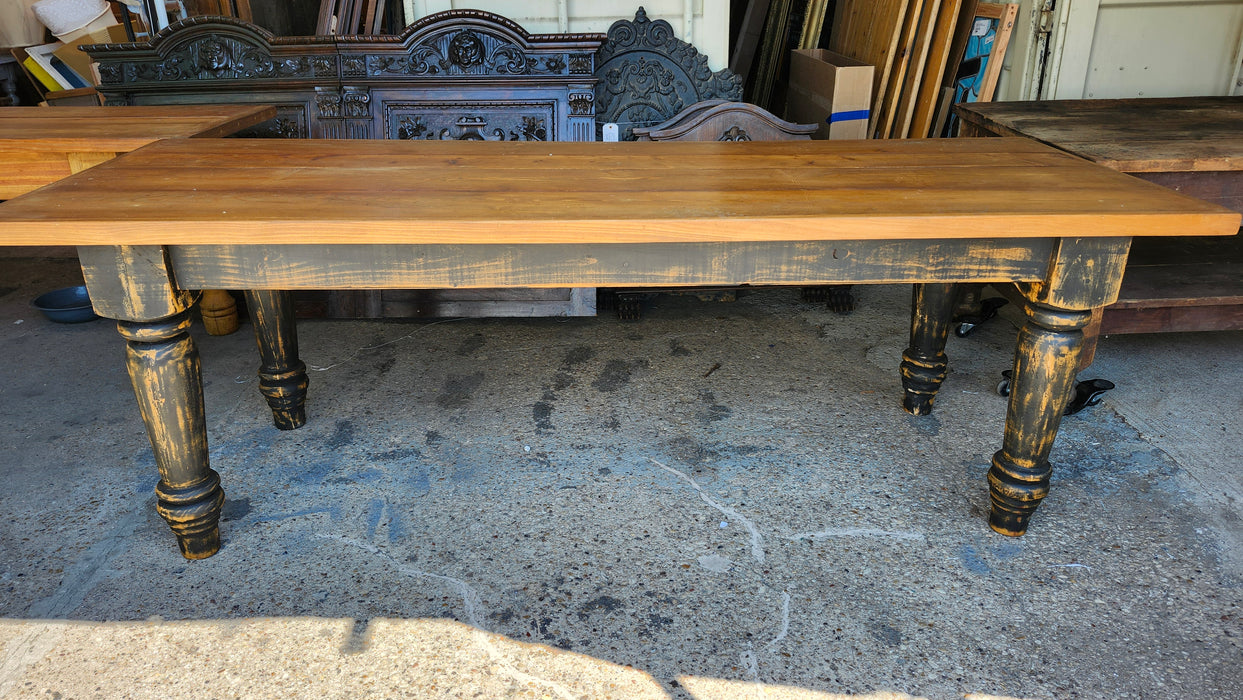 PINE TABLE WITH NATURAL TOP AND BLACK PAINTED LEGS
