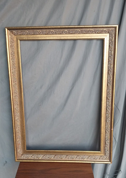 ORNATE MEDIUM DARK GOLD FRAME