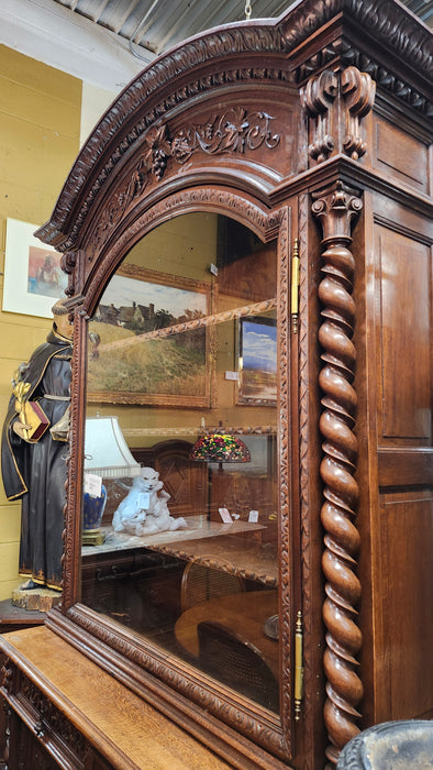 ARCHED TOP BARLEY TWIST OAK GAME? SINGLE DOOR BOOKCASE