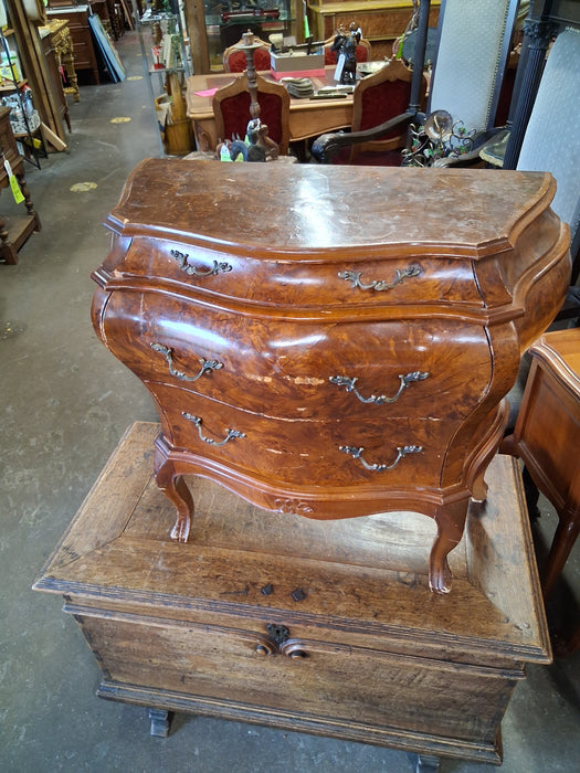 SMALL ITALIAN BOMBE WALNUT CHEST