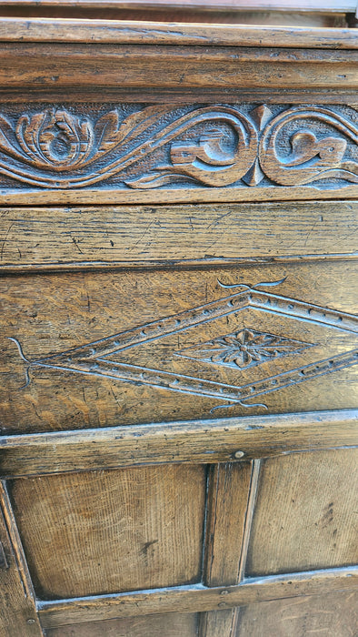 OAK ENGLISH 2 DOOR CABINET