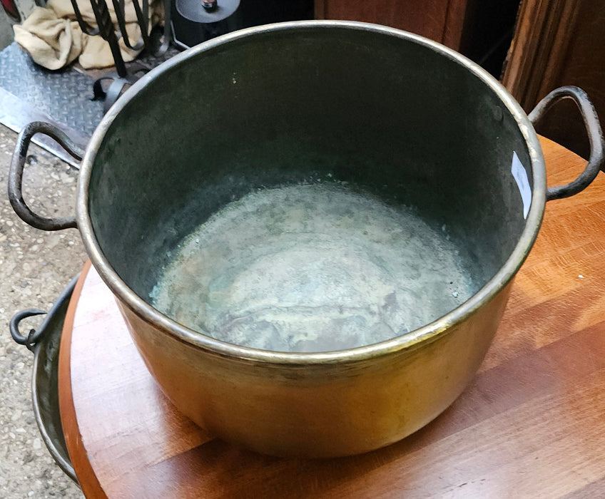 MEDIUM BRASS POT WITH HANDLES