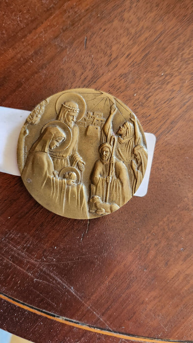 2001 CATHOLIC COMMEMORATIVE COIN NAVIDAD