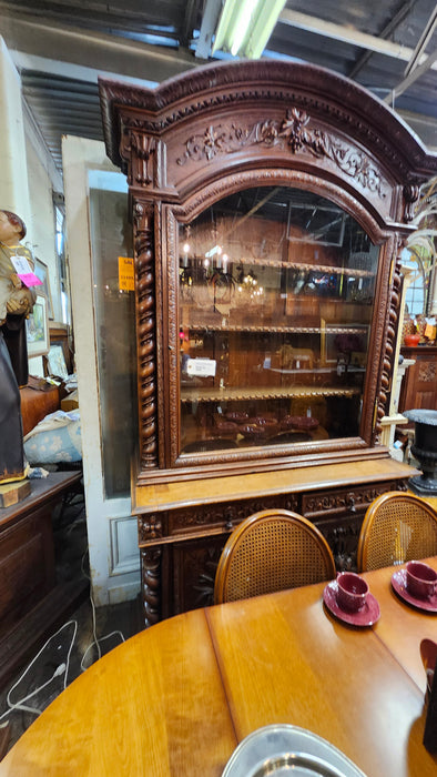 ARCHED TOP BARLEY TWIST OAK GAME? SINGLE DOOR BOOKCASE