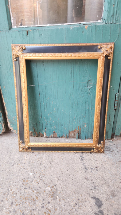 MEDIUM BLACK ORNATE FRAME