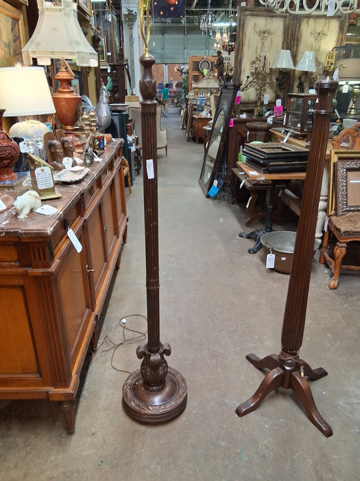 FLUTED FLOOR LAMP BASE WITH LEGS