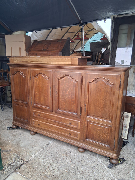 LARGE COUNTRY FRENCH OAK CABINET WITH DOORS AND DRAWERS